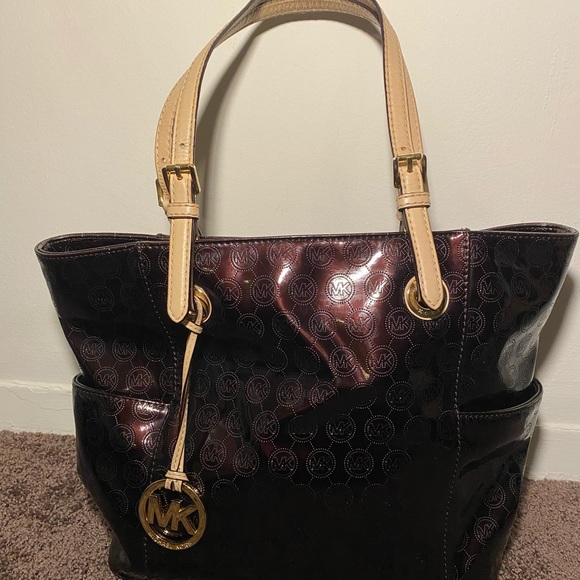 MICHAEL Michael Kors Handbags - Michael Kors shiny Holographic shoulder purse